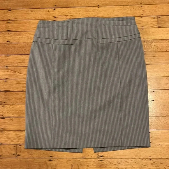 Pinstripe pencil skirt - Picture 2 of 8